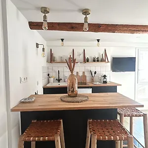 Apartment Place Aux Huiles